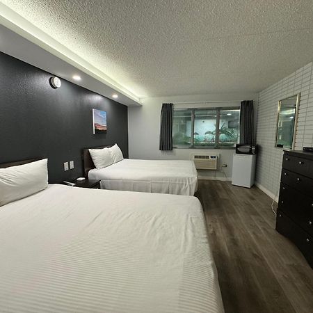 Travelodge By Wyndham Winnipeg Airport Экстерьер фото