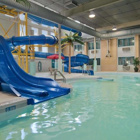 Travelodge By Wyndham Winnipeg Airport Экстерьер фото