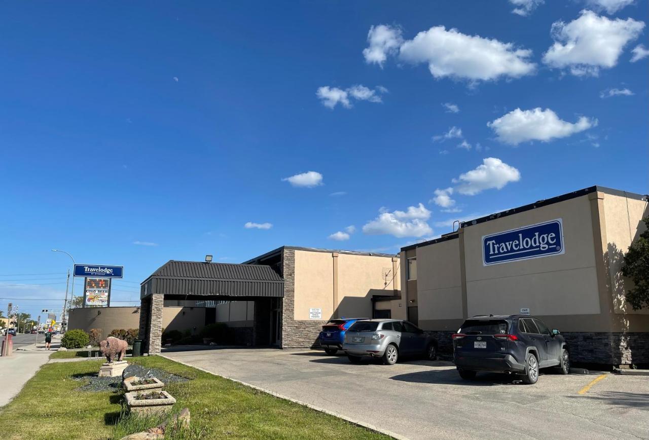 Travelodge By Wyndham Winnipeg Airport Экстерьер фото
