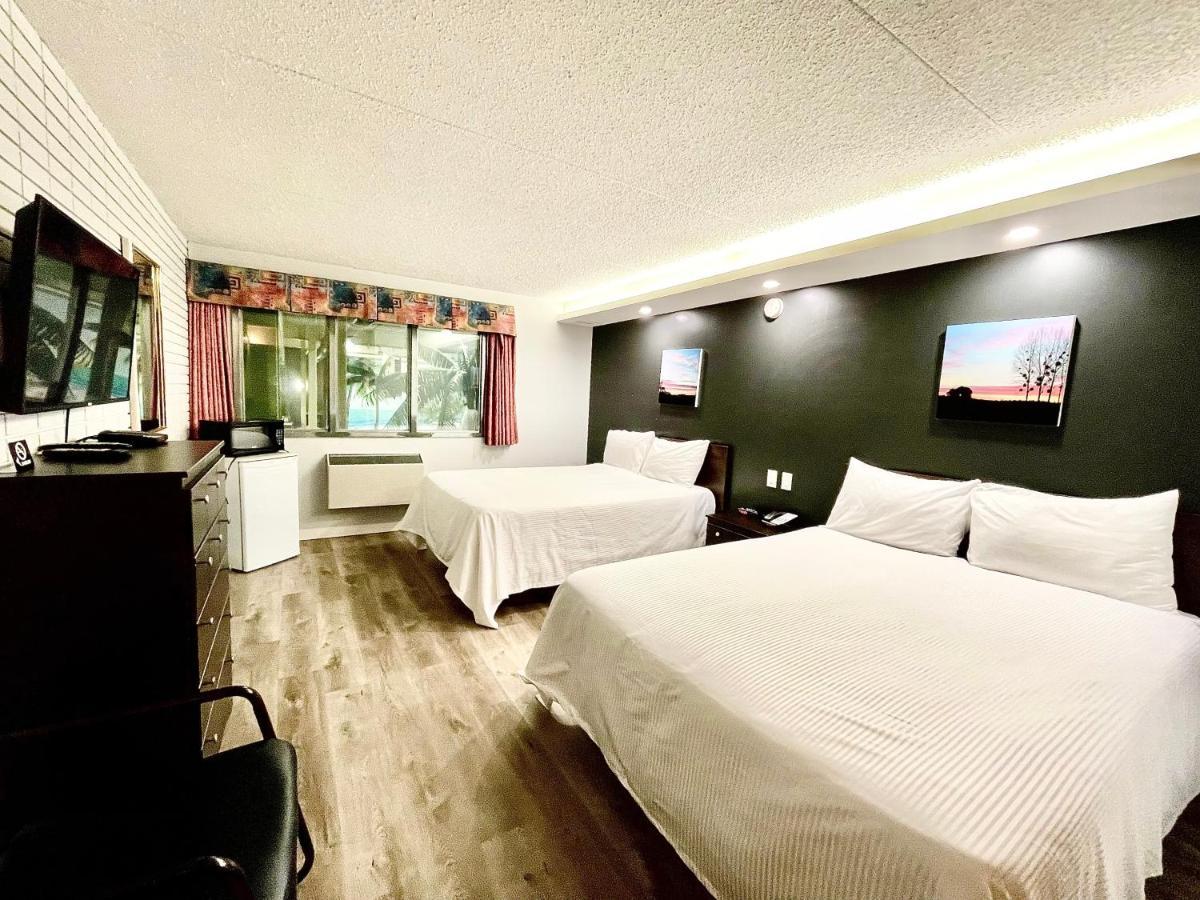 Travelodge By Wyndham Winnipeg Airport Экстерьер фото