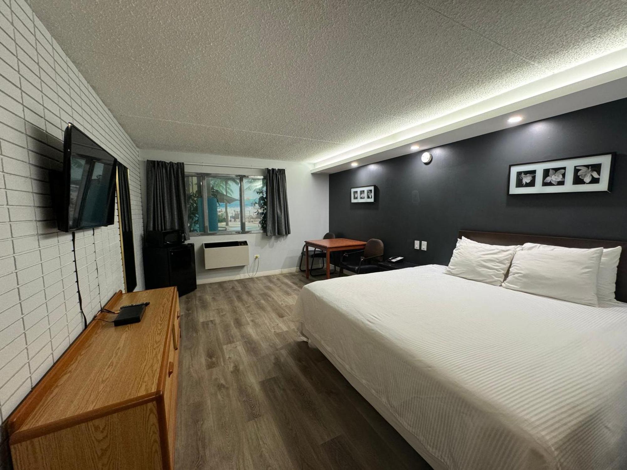 Travelodge By Wyndham Winnipeg Airport Экстерьер фото