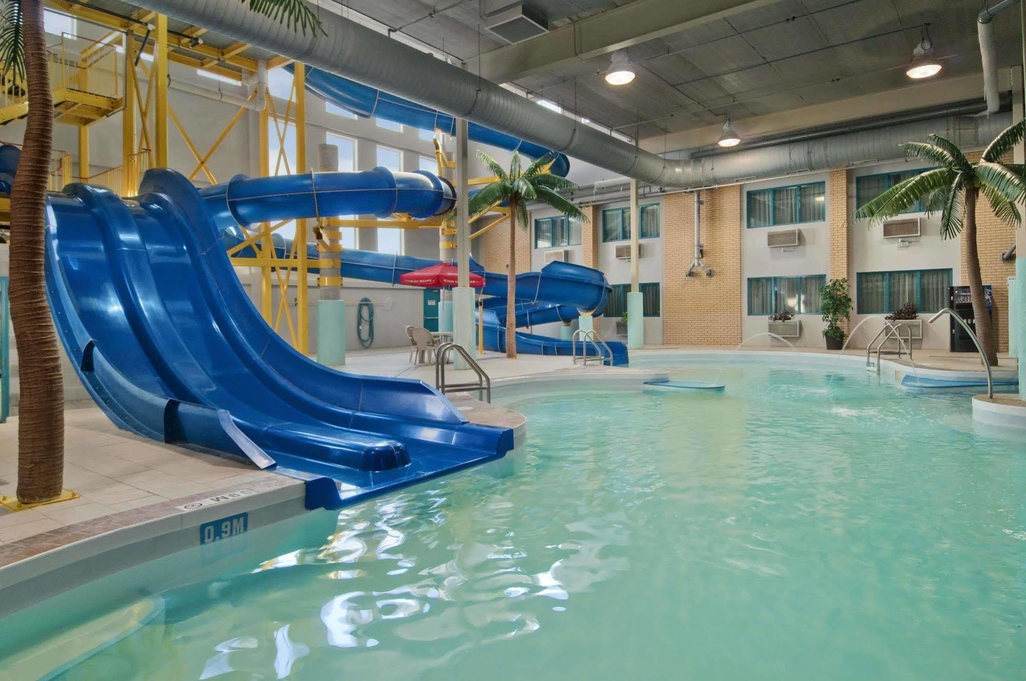 Travelodge By Wyndham Winnipeg Airport Экстерьер фото